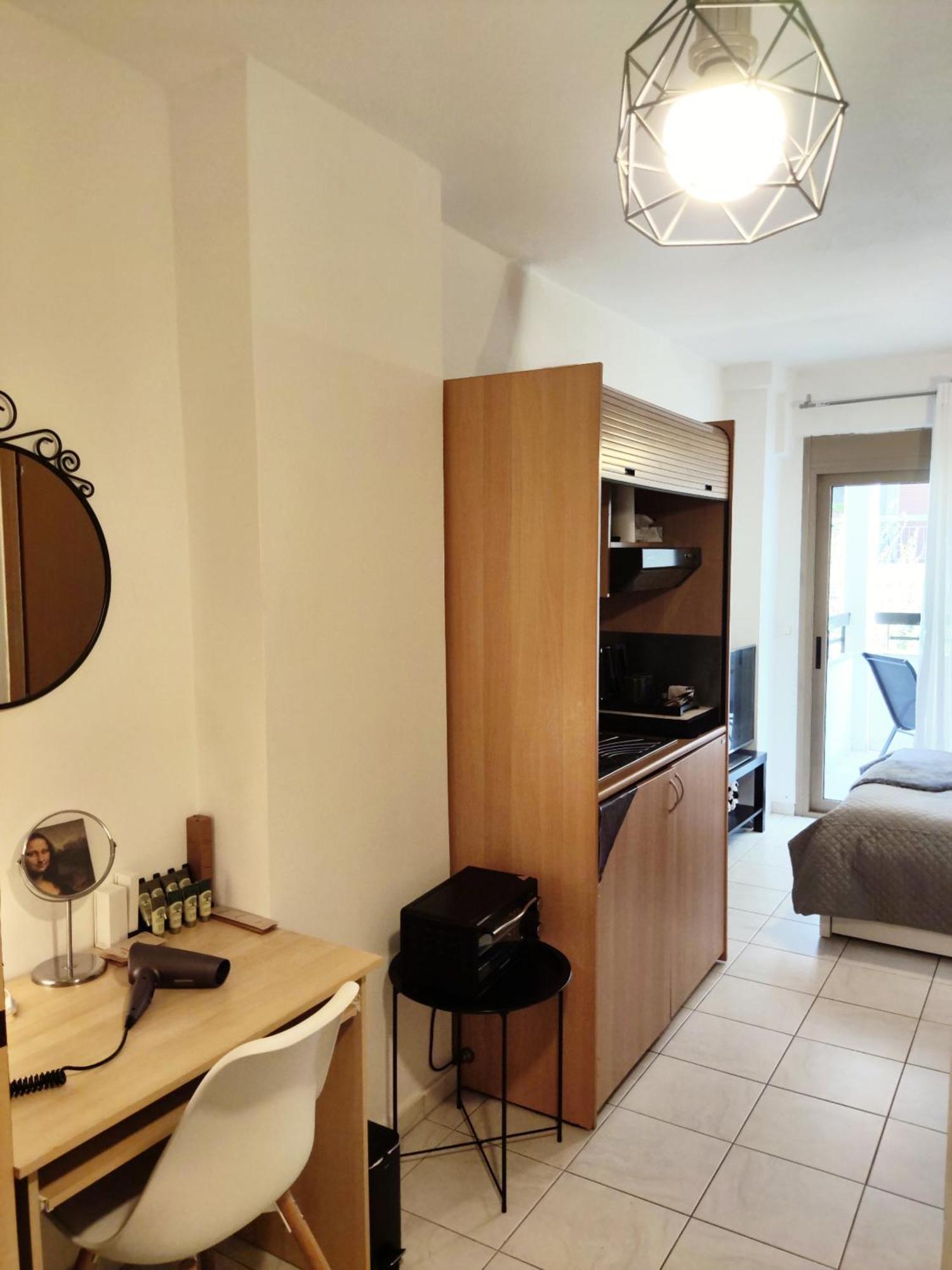 Elegant Central Studio With Balcony & 1 Gbps Fiber Thessaloniki Buitenkant foto
